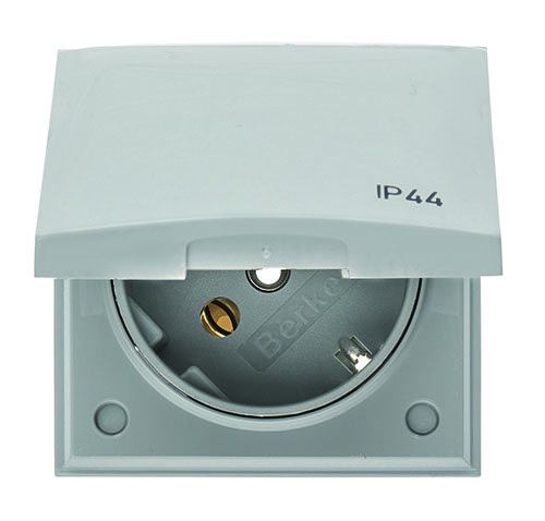 Steckdose SCHUKO mit Klappdeckel, Aufdruck "IP44" polarweiß  glänzend